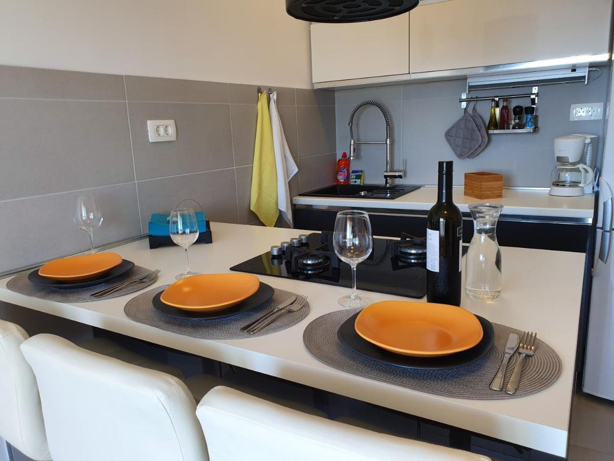 Comfortable Family Apt Iris 20M From Beach In Mandre Exterior photo