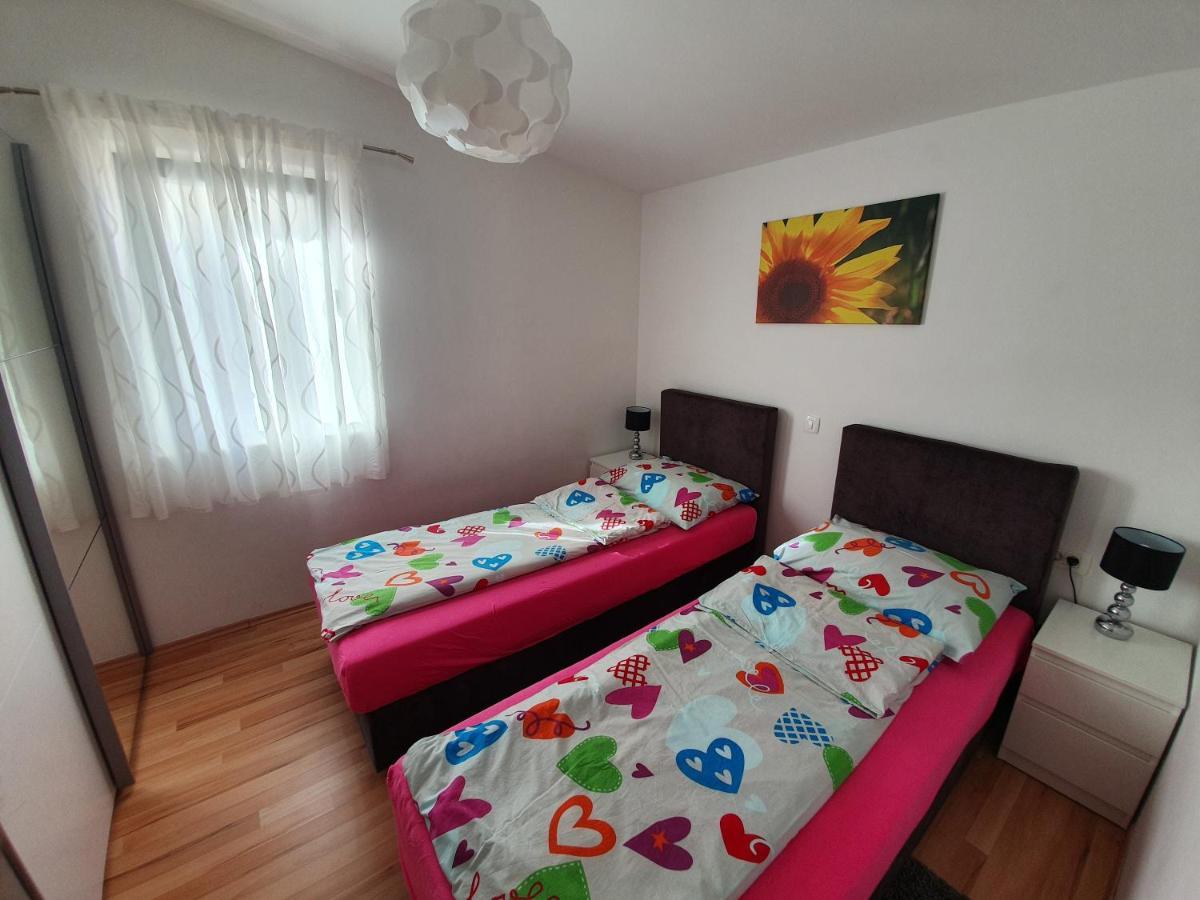 Comfortable Family Apt Iris 20M From Beach In Mandre Exterior photo