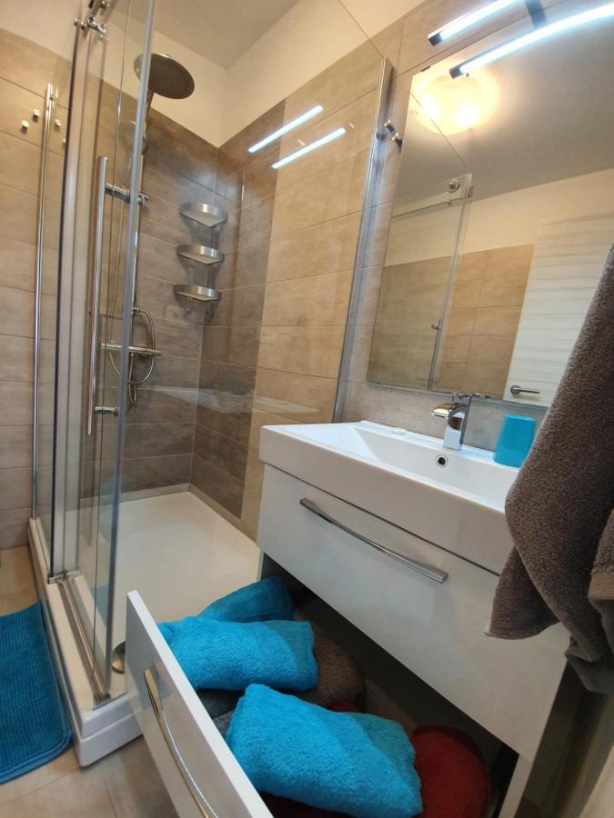 Comfortable Family Apt Iris 20M From Beach In Mandre Exterior photo